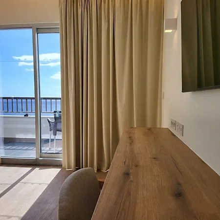 Roca Mar Canico (Madeira)