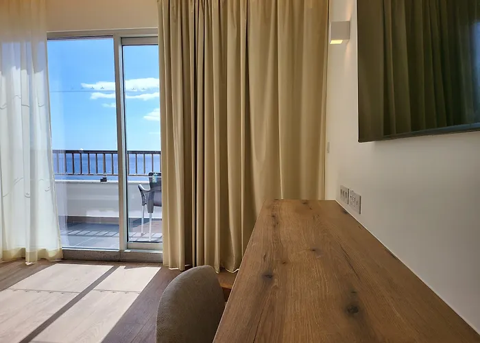 Roca Mar Canico (Madeira)